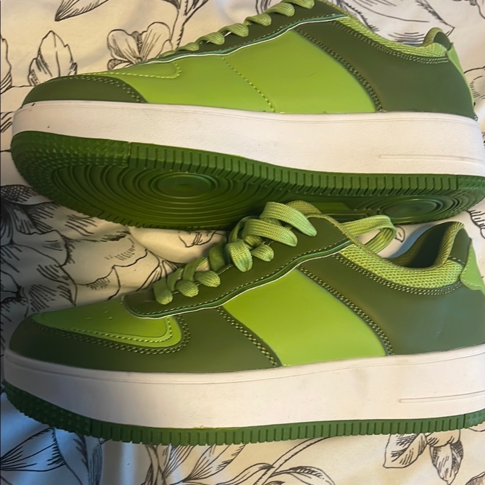 Green woman’s Shoes - Picture 5 of 10